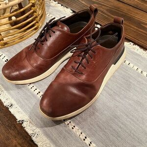 Wolf and Shepherd crossover long wing Men's Brown Leather Shoes, size 9M, GUC